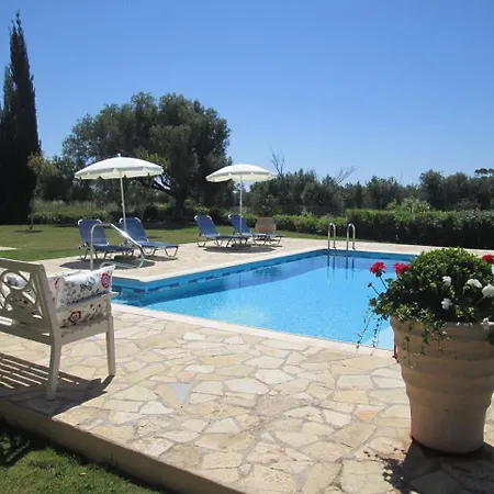 With Private Pool, Sea And Mountain Views Βίλα Καραβάδος